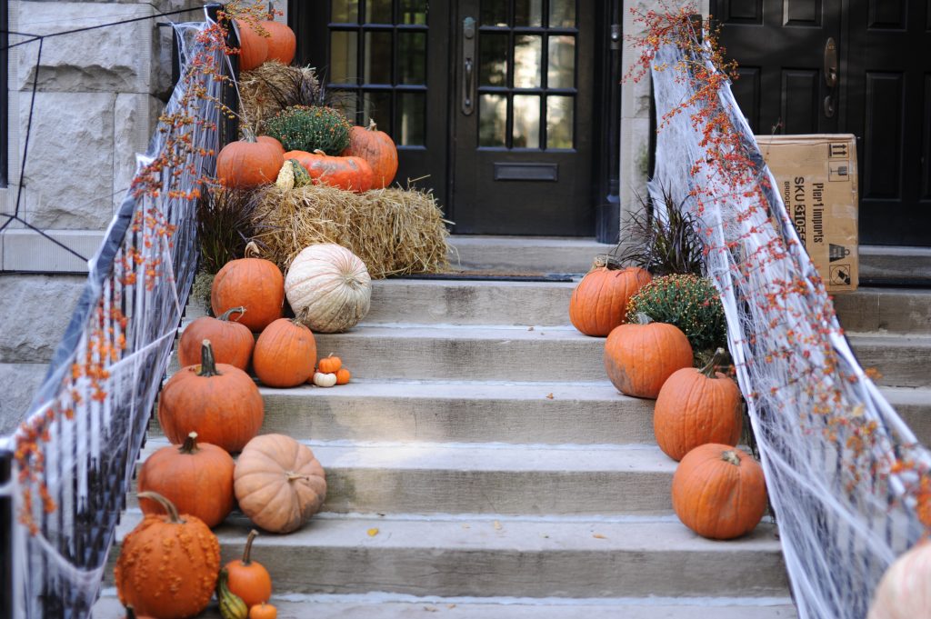 Pumpkins_on_Stairstep_Thanksgiving_Holiday_Branson_Saver_Blog